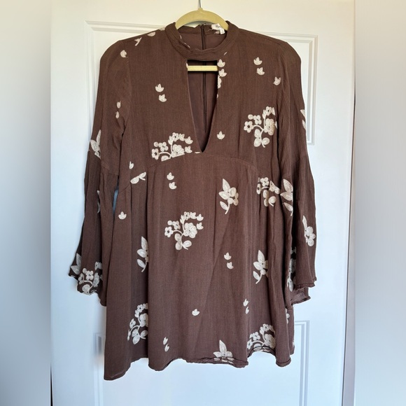 Dress - Picture 1 of 2